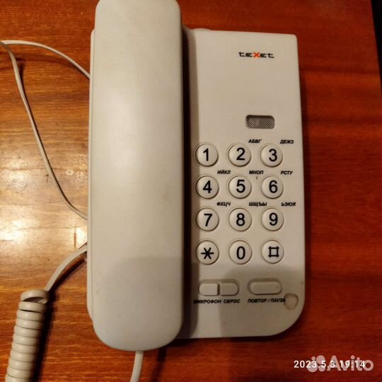 Телефон проводной кнопочный. Рабочий