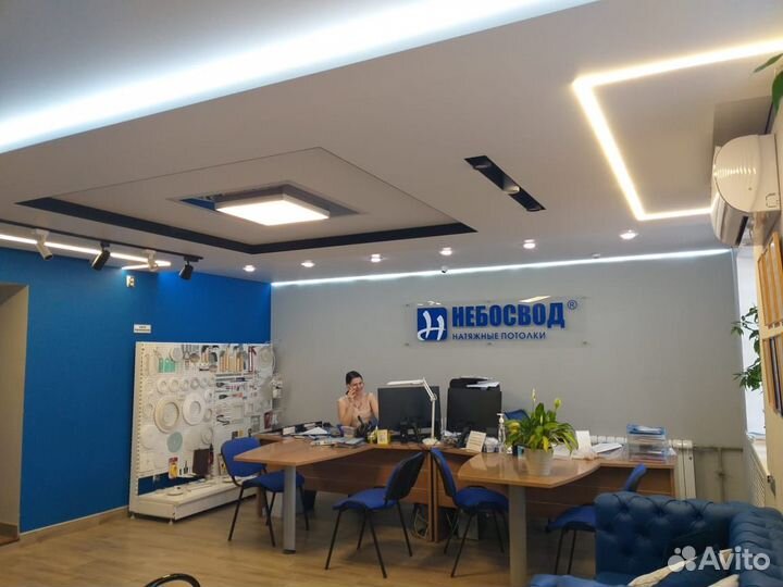 Натяжные потолки, светильники, карниз