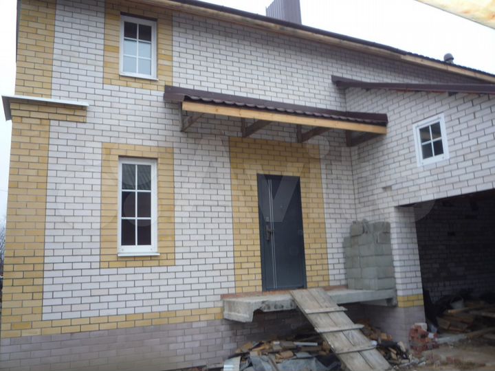 Коттедж 210 м² на участке 10 сот.