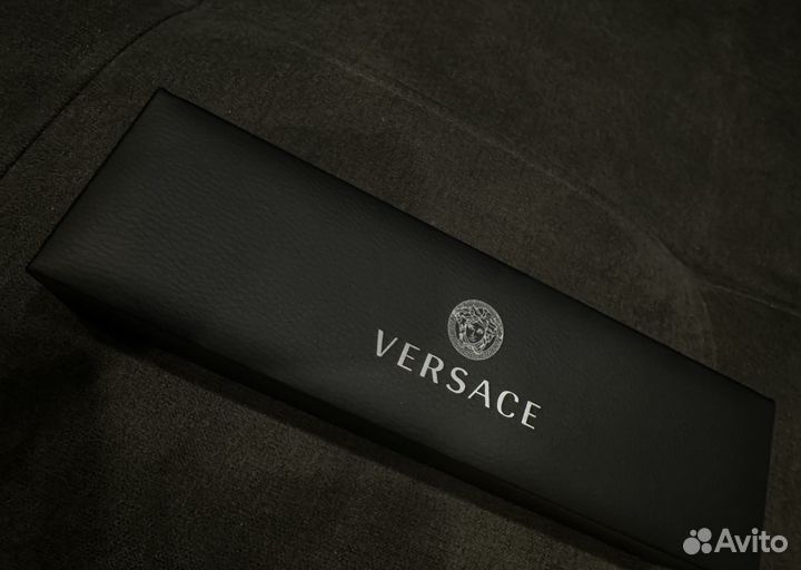 Ожерелье с кулоном Versace