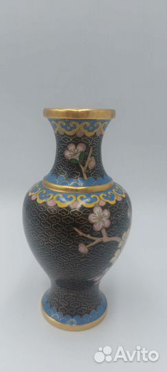 Клуазоне. Ваза латунная с перегородчатой эмалью