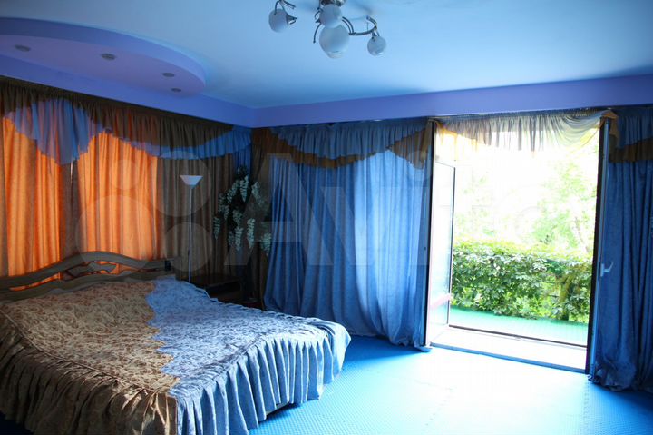 Коттедж 600 м² на участке 11 сот.