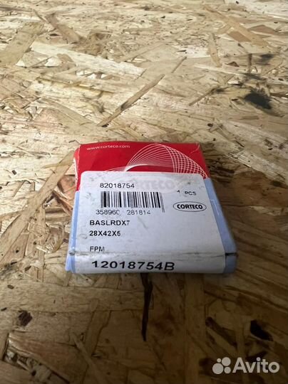 Сальник распредвала 28x42x5 Renault Megane corteco