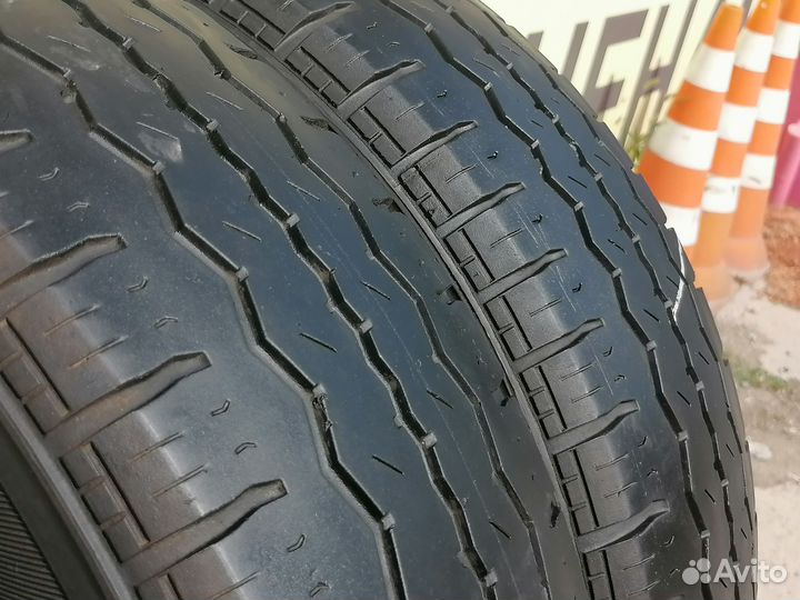 Hankook Radial RA08 215/70 R16C