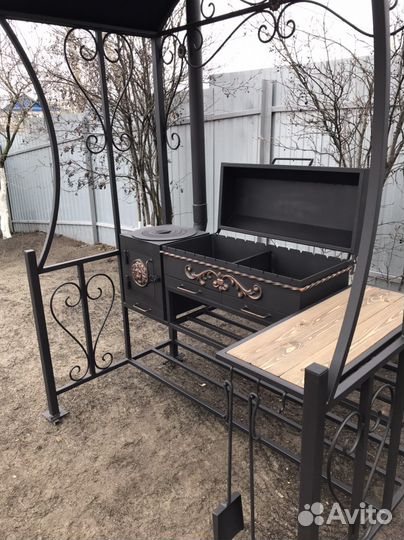 Мангал с крышей