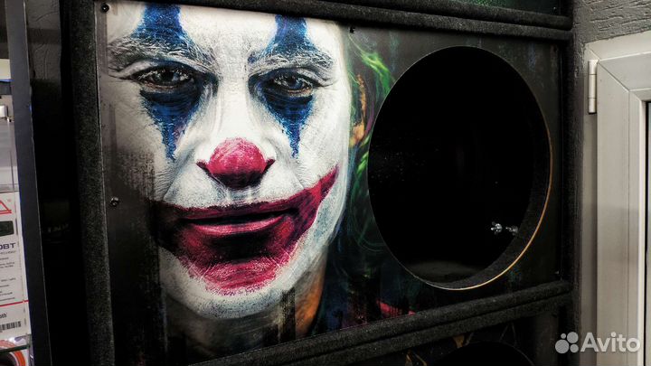 Короб на трубе с раскрывом, щелевой