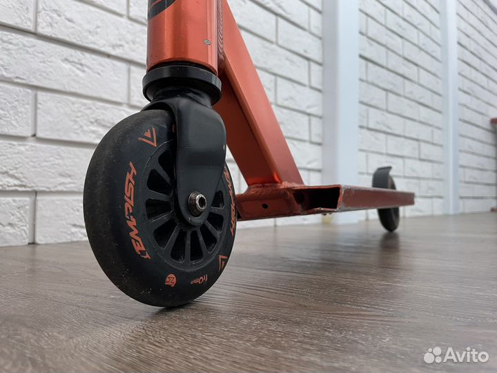 Трюковой самокат Tempish