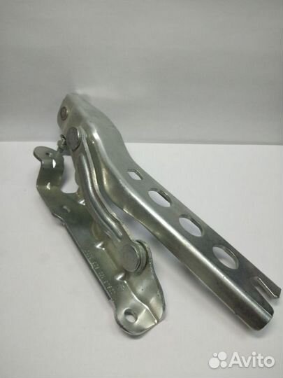 Петля Капота правая Skoda Octavia A5 FL 2009-2013