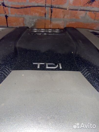 Крышка двигателя ауди Q7 4.2 tdi