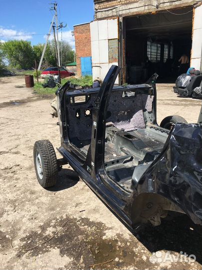 Центральная стойка левая volkswagen polo 5 1.4 мт