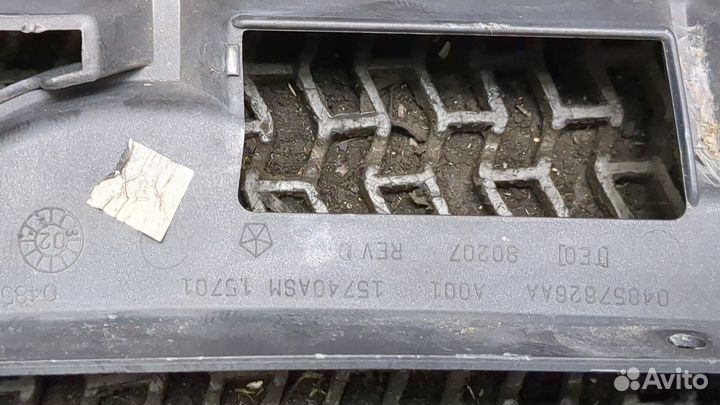 Решетка радиатора Chrysler Pacifica, 2005