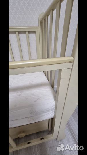 Кровать с комодом