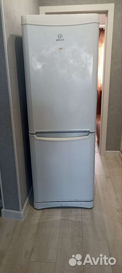 Холодильник бу indesit