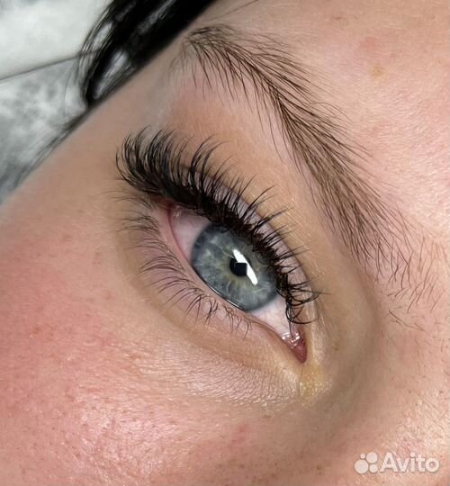 Мастер по наращиванию ресниц