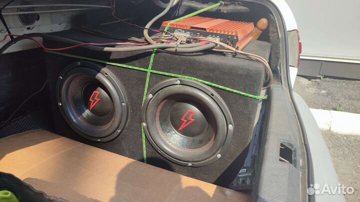 Автомобильный сабвуфер
