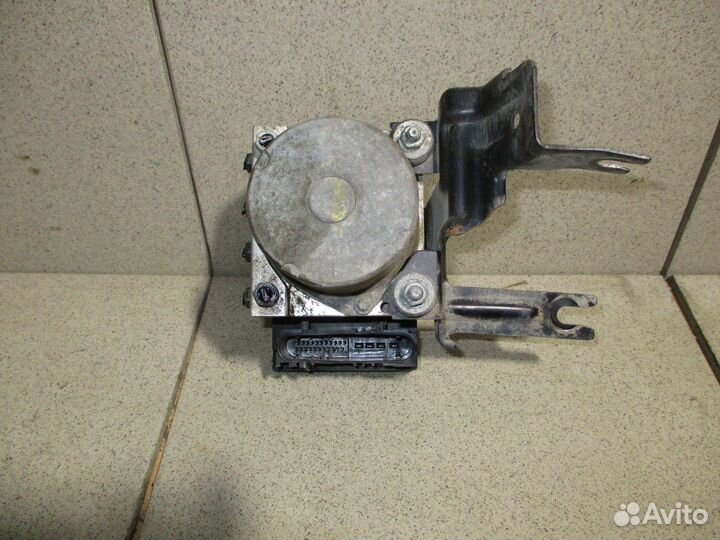 Блок ABS (насос) Nissan Tiida (C11)