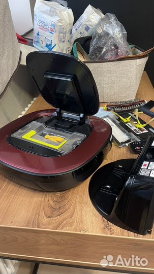 Робот-пылесос LG VRF6670LVT Red