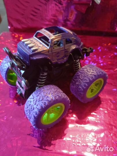 Машинка монстр трак