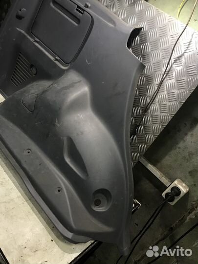 Обшивка багажника левая Toyota RAV 4