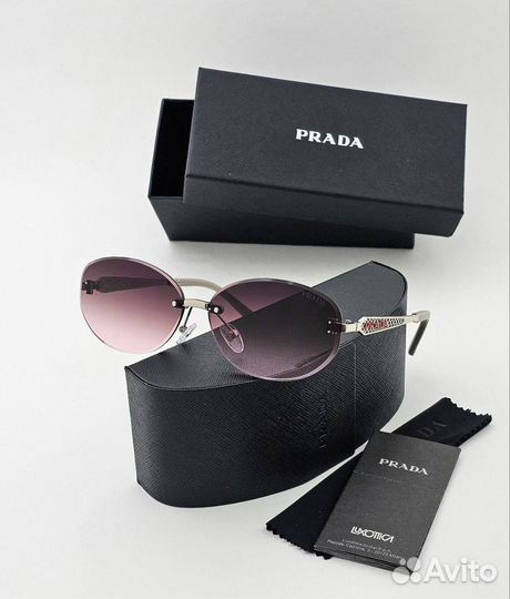 Солнцезащитные очки женские Prada