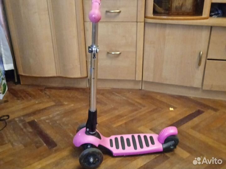 Трёхколёсный самокат фирмы Next