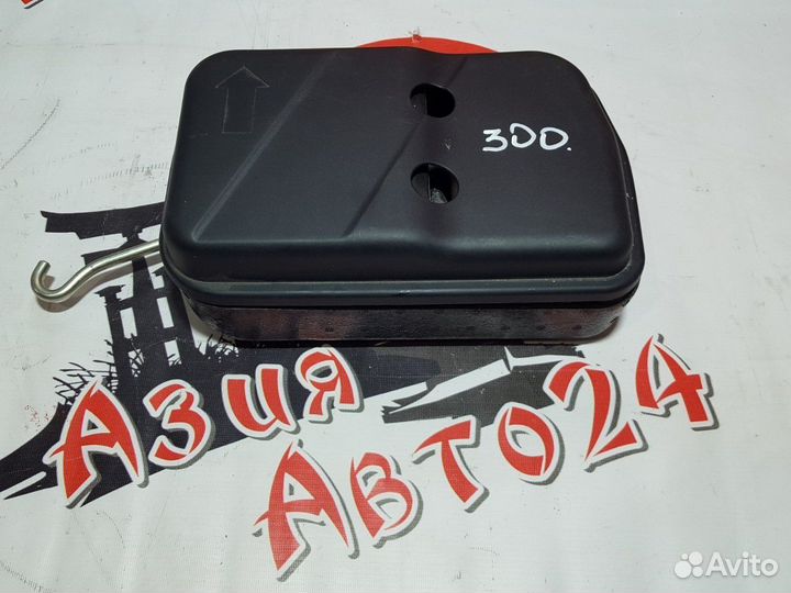 Ящик для инструментов Toyota Ractis NCP122 1NZ-FE