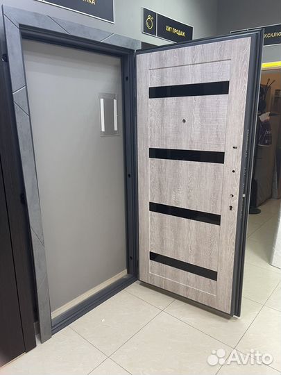 Дверь входная 960 правая