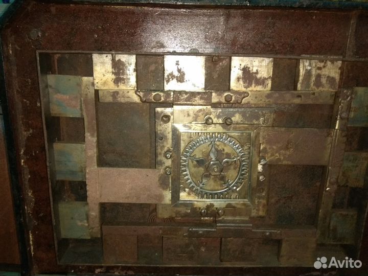 Старинный сейф