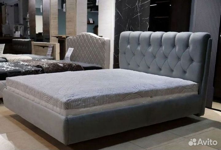 Кровать парящая двуспальная мягкая