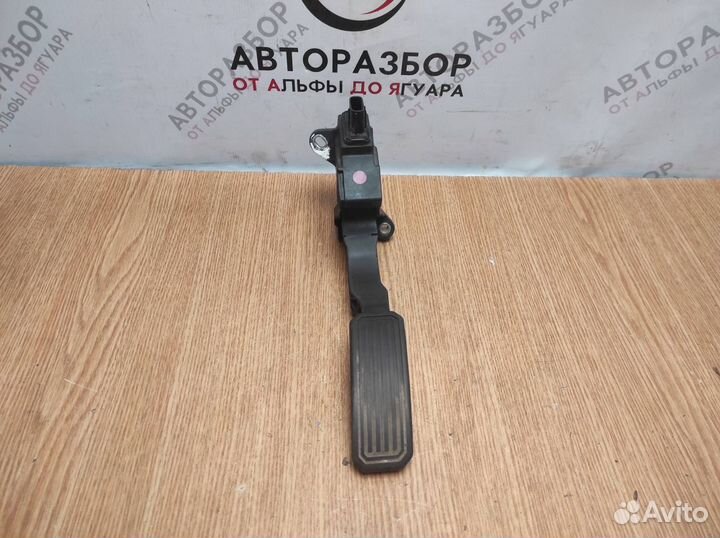 Педаль газа toyota Corolla E150 2006-2013