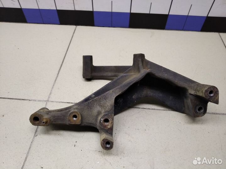 Кронштейн (сопут. товар) Land Cruiser (100) 1998-2