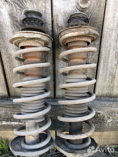 Задние стойки VW Golf 3 в сборе