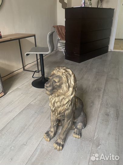 Фигура Льва из гипса,покрытая краской