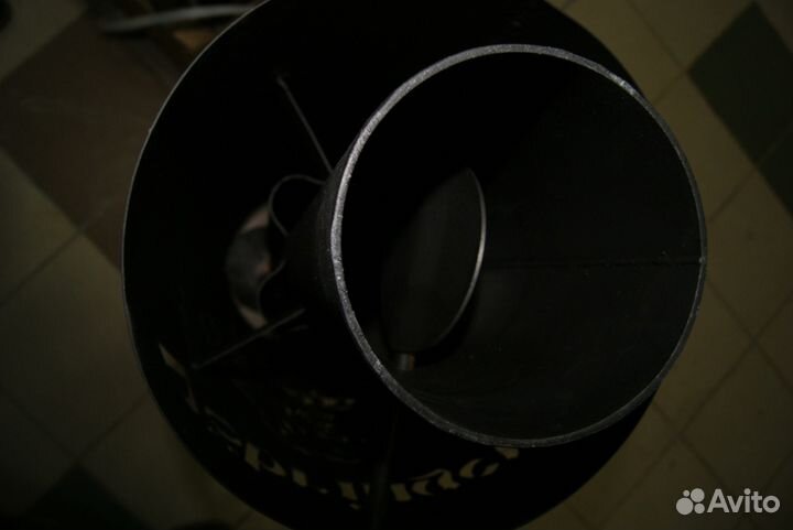 Дымоход с резной корзиной для камней в баню