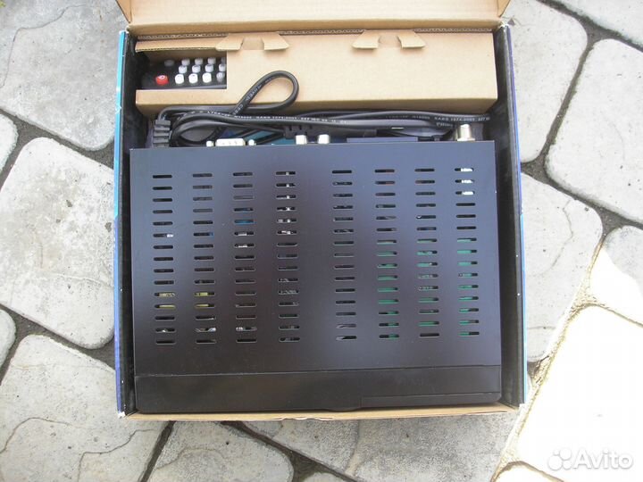 Цифровой спутниковый ресивер S-box 776crpvr новый