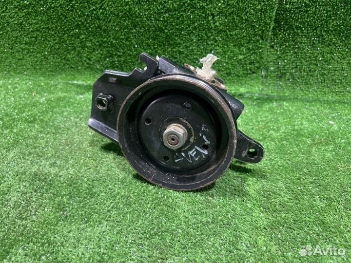 Насос гидроусилителя руля Nissan Avenir 2000