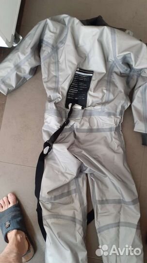 Сухой гидрокостюм