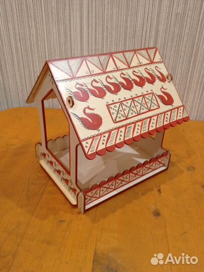 Кормушка для птиц уличная