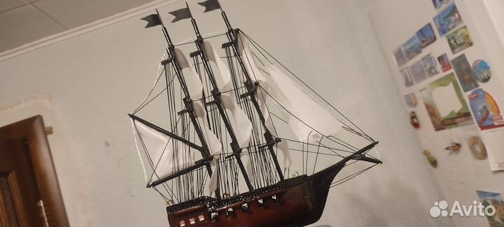 Модель парусника из дерева