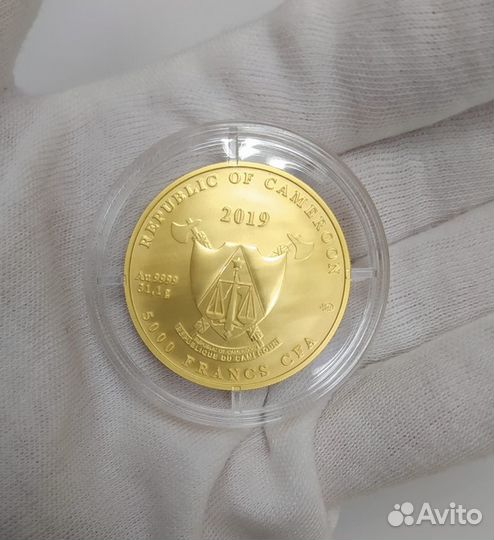 Золотая монета Камеруна 