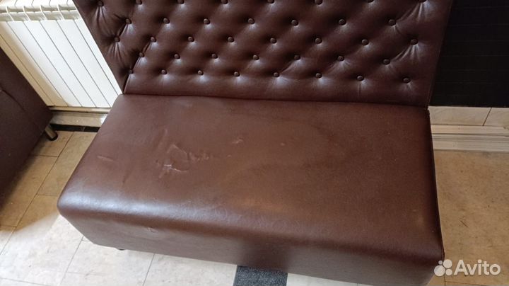 Диван с высокой спинкой для кафе