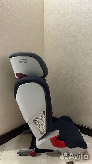 Аатомобильное кресло britax romer