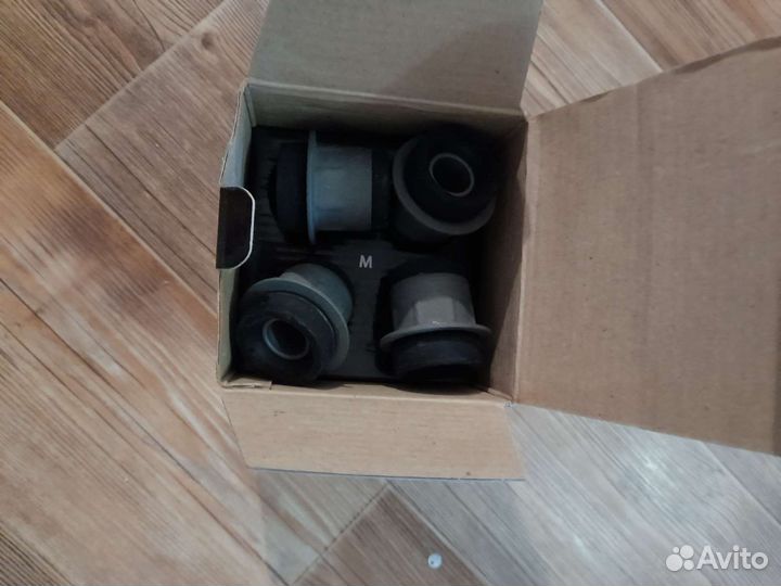 Шарниры рычагов передней подвески