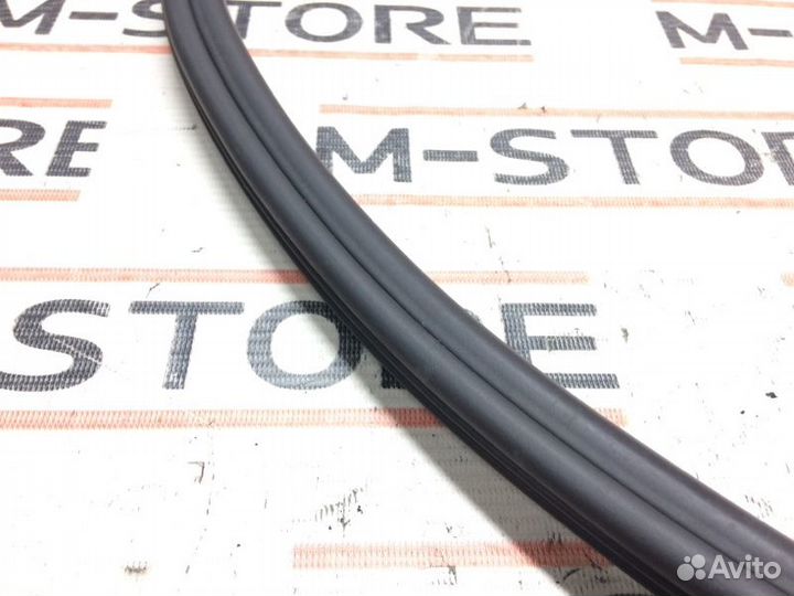 Уплотнитель двери передний правый Audi Q5 8R cdnc