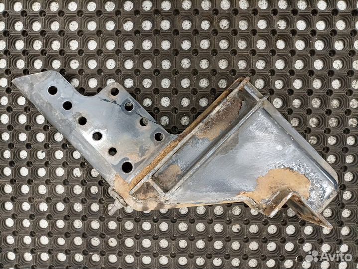 41298019 Кронштейн усилителя бампера левый