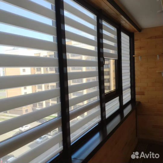 Работник на производство жалюзи