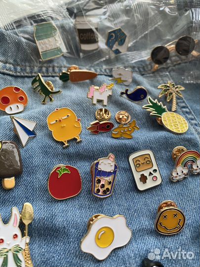Металические значки брошки