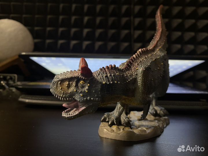 Динозавр Карнотавр