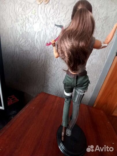 Кукла барби коллекционная Лара Крофт