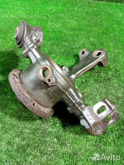 Цапфа задняя левая Audi A4 8E B7 BWE (2.0T) 2007